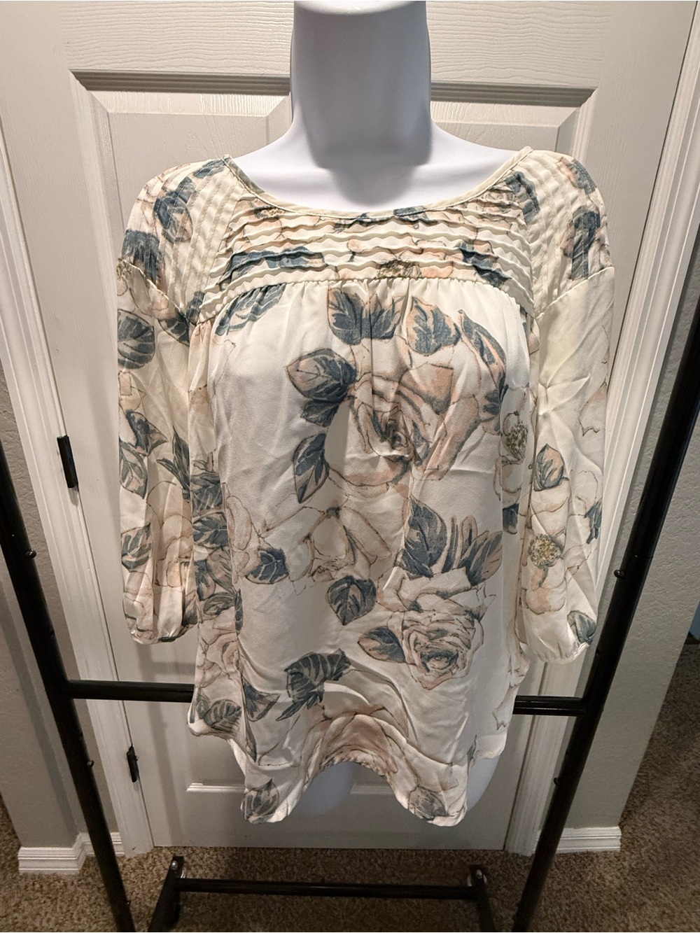 LC Lauren Conrad Cream Floral Pintuck Tunic with Sage Leaves